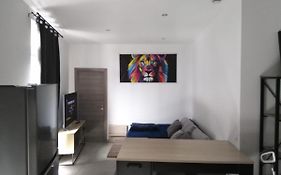 Bel Appartement Spacieux - Cuisine Equipee - Tv Ultra Hd 138Cm - Balcon